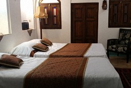 هتل سنتی لب خندق یزد