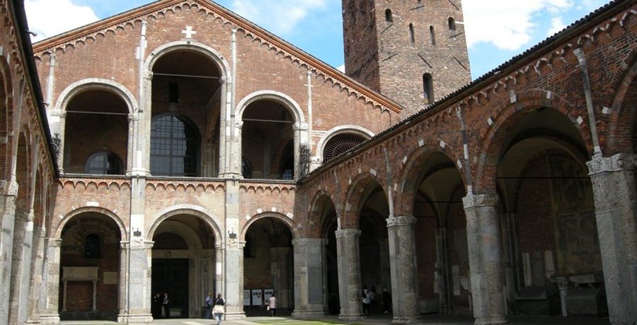 کلیسای آمبروز مقدس در میلان، اثری از به سبک گوتیک