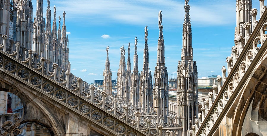 بنای پیاتزا دی مرکانتی، زیباترین بنای میلان