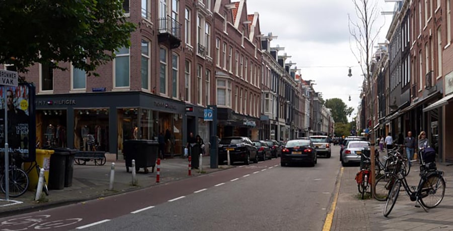 قدم زدن در خیابان های P.C.Hoofstraat در آمستردام